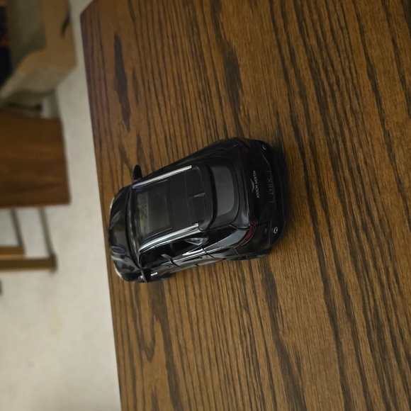 Aston martin suv - Picture 3 of 5